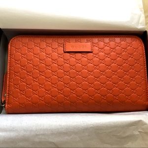 SOLD: NWT authentic Gucci purse